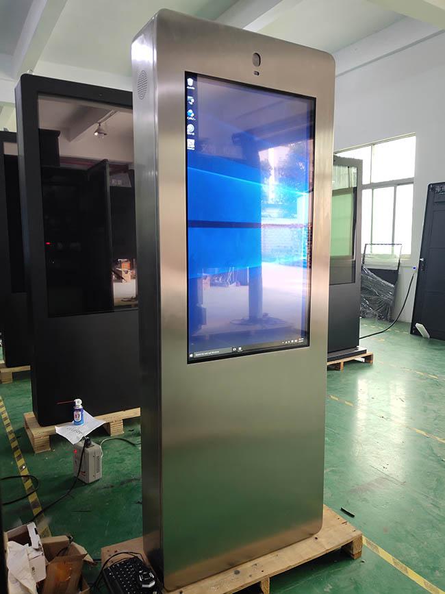 43 φορητή LCD ίντσας αδιάβροχη υπαίθρια χωρητική με μπαταρίες ψηφιακή επίδειξη αφισών υπαίθρια