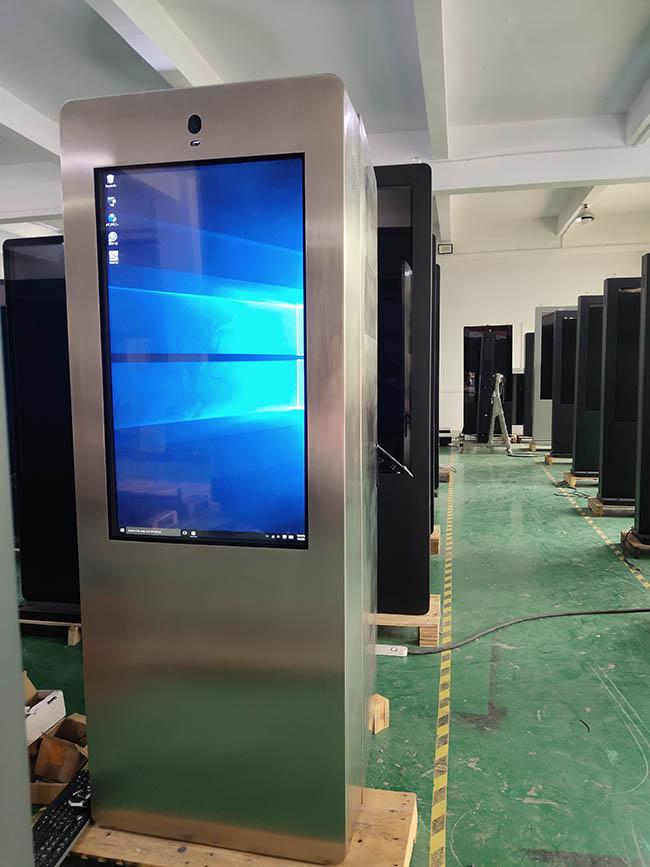 43 φορητή LCD ίντσας αδιάβροχη υπαίθρια χωρητική με μπαταρίες ψηφιακή επίδειξη αφισών υπαίθρια